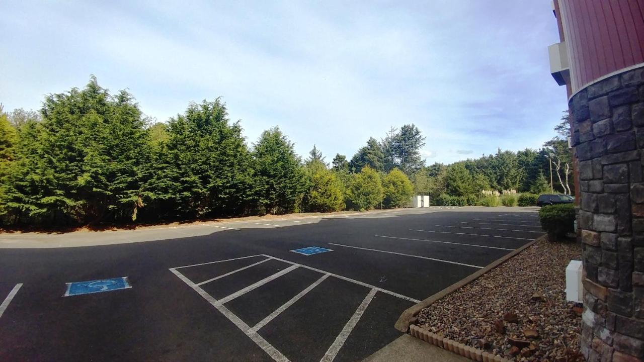 Palace Inn & Suites Lincoln City Esterno foto