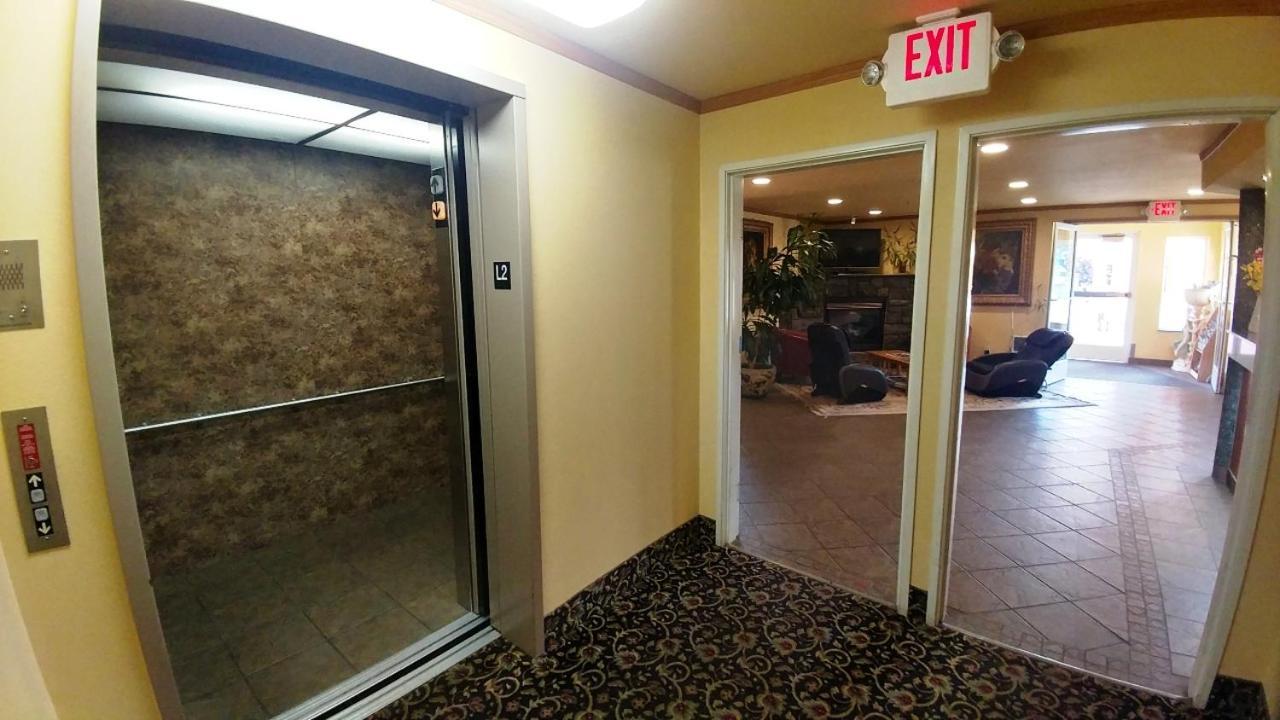 Palace Inn & Suites Lincoln City Esterno foto