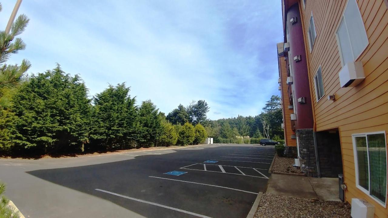 Palace Inn & Suites Lincoln City Esterno foto
